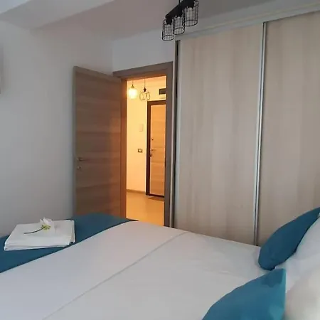 Daire Alezzy Apartament Prima Linie La Mare